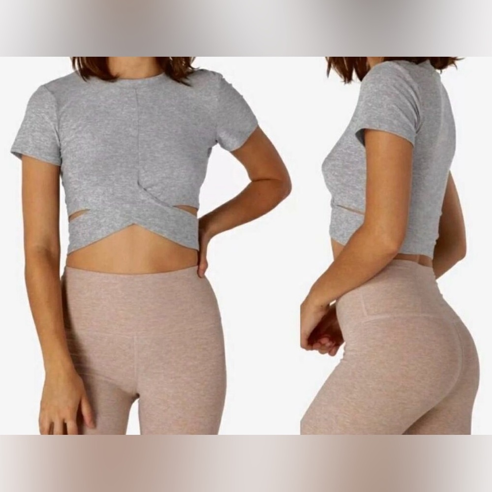 NWOT Beyond yoga Over Under Knot Crop Tee